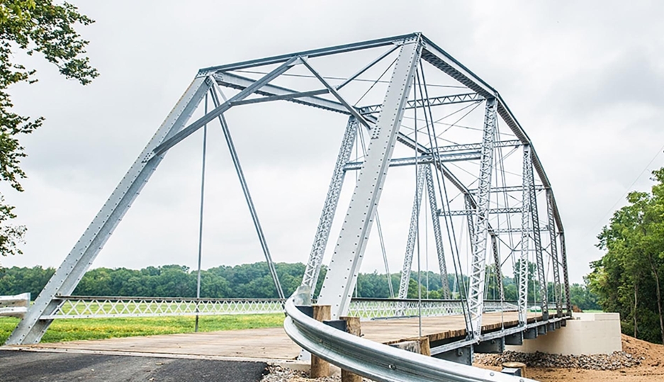 Comparação entre aço patinável e aço galvanizado como alternativas para o setor de construção