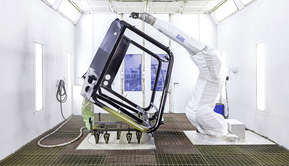 O líder mundial de mercado Kässbohrer automatiza a produção de seu PistenBully com robô de pintura d