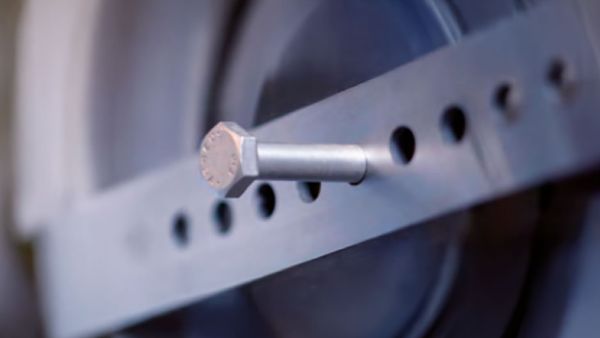 Efeito Stick Slip Em Processos de Aperto De Fixadores com Revestimento de Flocos de Zinco