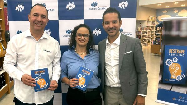 Diretores da ABTS prestigiam lançamento de Destrave a Sua Gestão, novo livro de Cássio de Oliveira